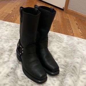 Dingo black leather harness boots size 8.5